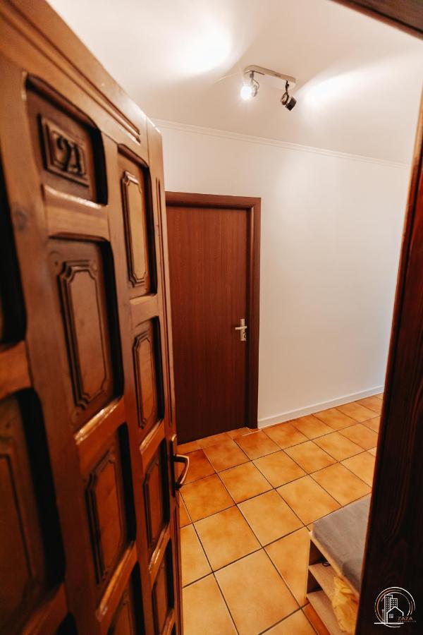 Zaza Apartament - Central Area, With Balcony Targu Jiu Ngoại thất bức ảnh